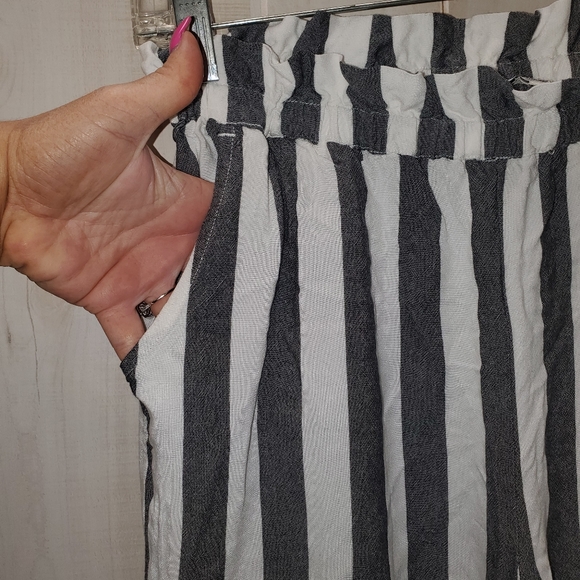 AMERICAN Eagle Wide Leg PaperBag Striped Pants w/ Pockets! - Picture 4 of 12